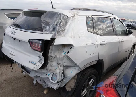 2023 Jeep Compass Latitude 4X4 z USA, uszkodzony, nr VIN 3C4NJDBN9PT553441